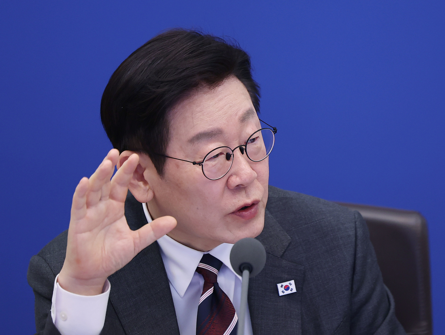 President Lee Jae Myung speaks during a Cabinet meeting at the Blue House in central Seoul on Feb. 3. [NEWS1] 