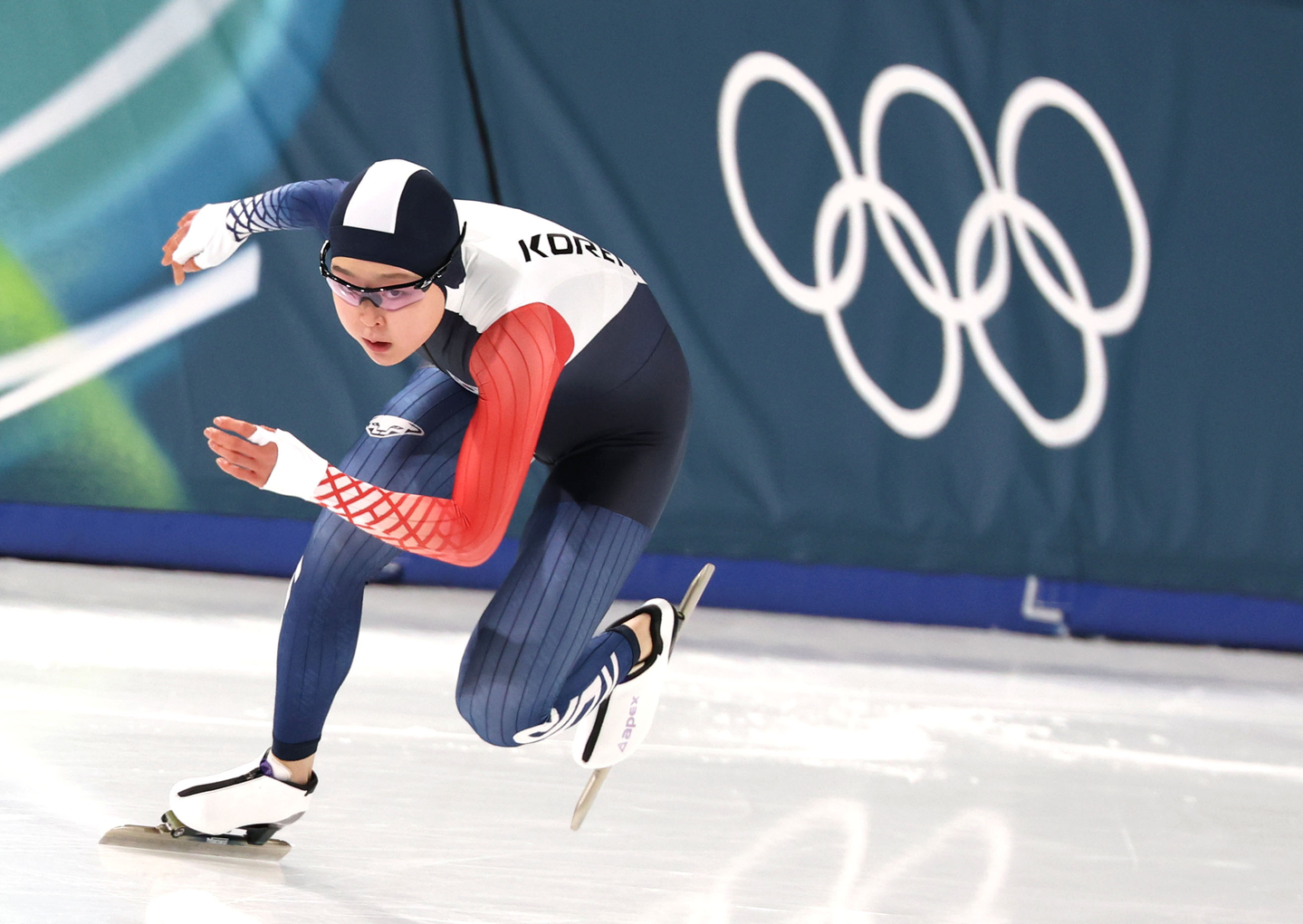 Speed skater Kim Min-sun trains at the Milano Speed Skating Stadium in Italy on Feb. 5. [YONHAP] 