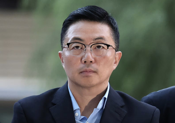 Kim Ye-sung, known as the "butler" of former first lady Kim Keon Hee's family, is seen attending an investigation at the office of the special counsel team led by at the team's office in Jongno District, central Seoul on Aug. 12, 2025. [NEWS1]