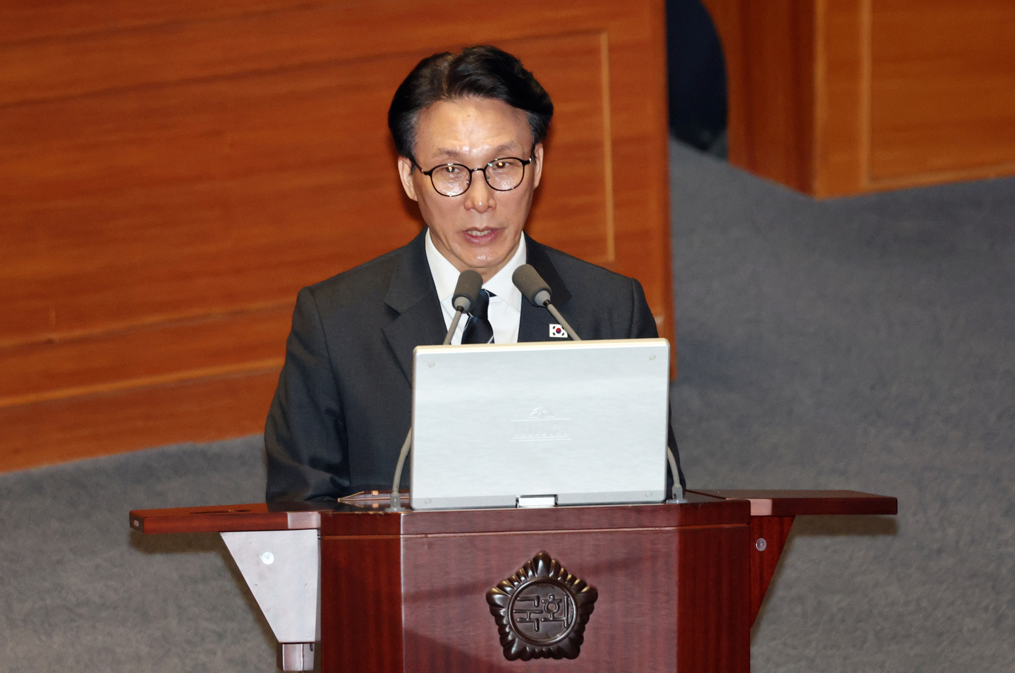 Prime Minister Kim Min-seok answers questions from lawmakers during a government questioning held by the National Assembly in western Seoul on Feb. 9. [NEWS1]