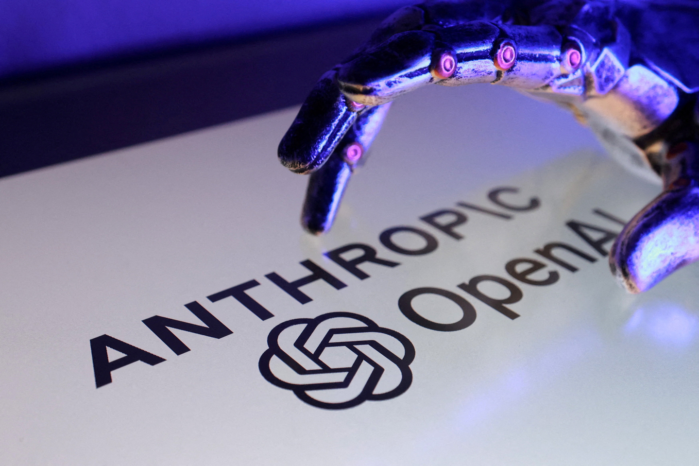 Open AI and Anthropic logos are seen in this illustration taken on Sep. 12, 2025. [REUTERS/YONHAP]