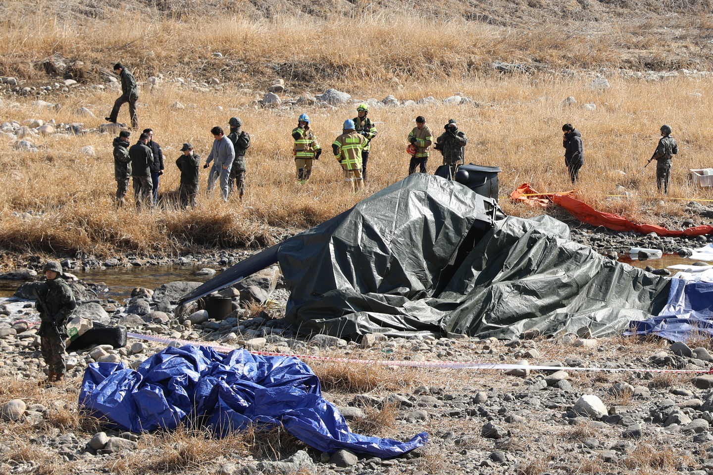 Military authorities are seen inspecting the site of a helicopter crash in Gapyeong, Gyeonggi, on Feb. 9. [YONHAP]
