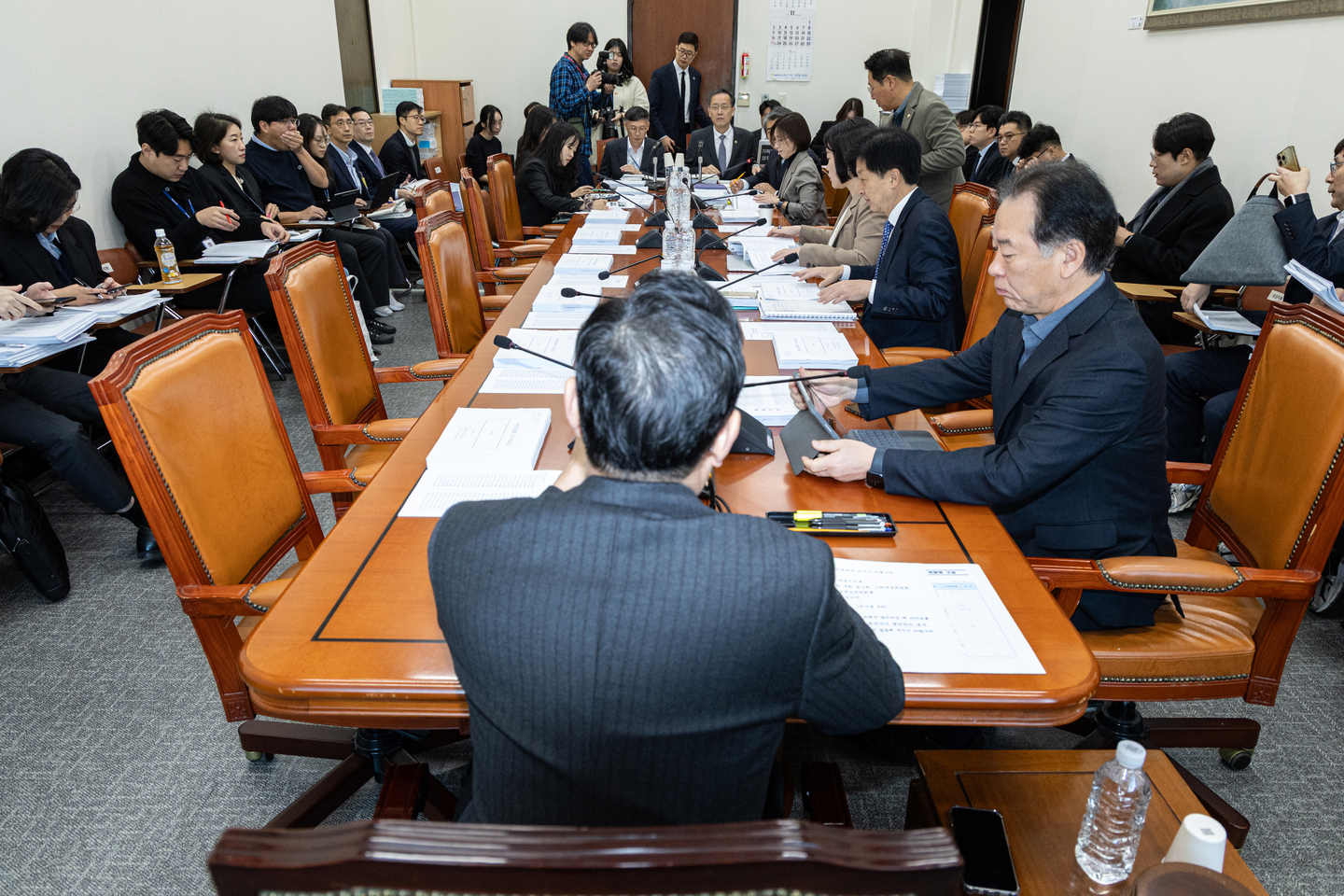 Lawmakers are seen during a meeting on amending laws related to inheritance tax at the National Assembly in Yeouido, western Seoul on Nov. 18, 2025. [NEWS1] 