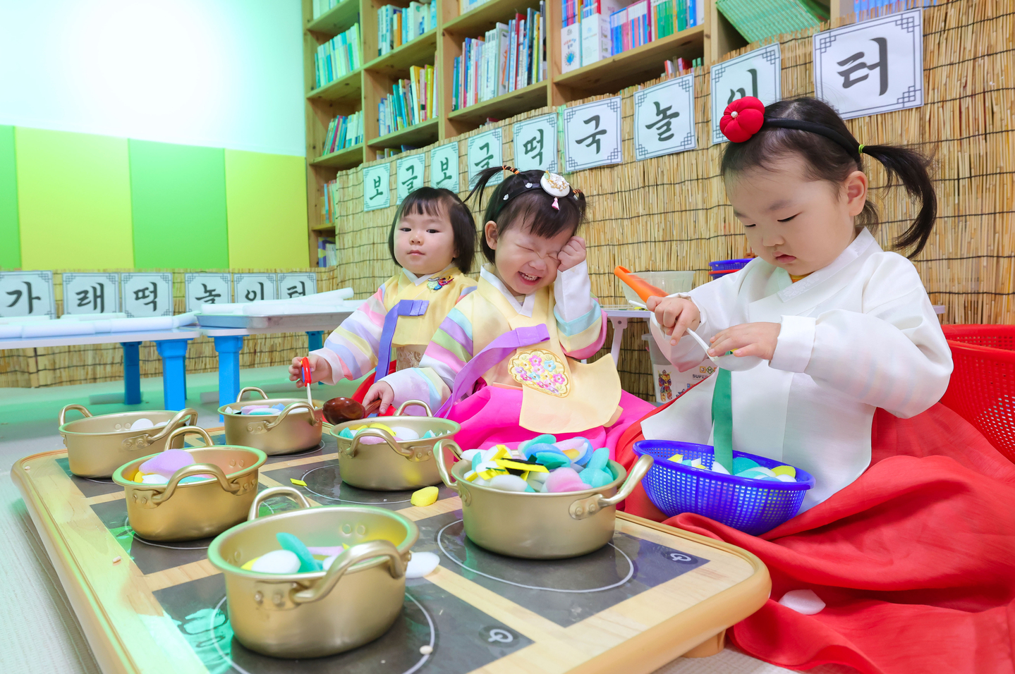 Children at Seongmin Day Care Center in Hamyang, South Gyeongsang, dressed in colorful hanbok (traditional Korean attire), play with fake rice cakes as part of a festive activity on Feb. 10, one week ahead of the Lunar New Year holiday, which falls on Feb. 17. Rice cake soup is traditionally eaten to mark the occasion. [HAMYANG COUNTY] 