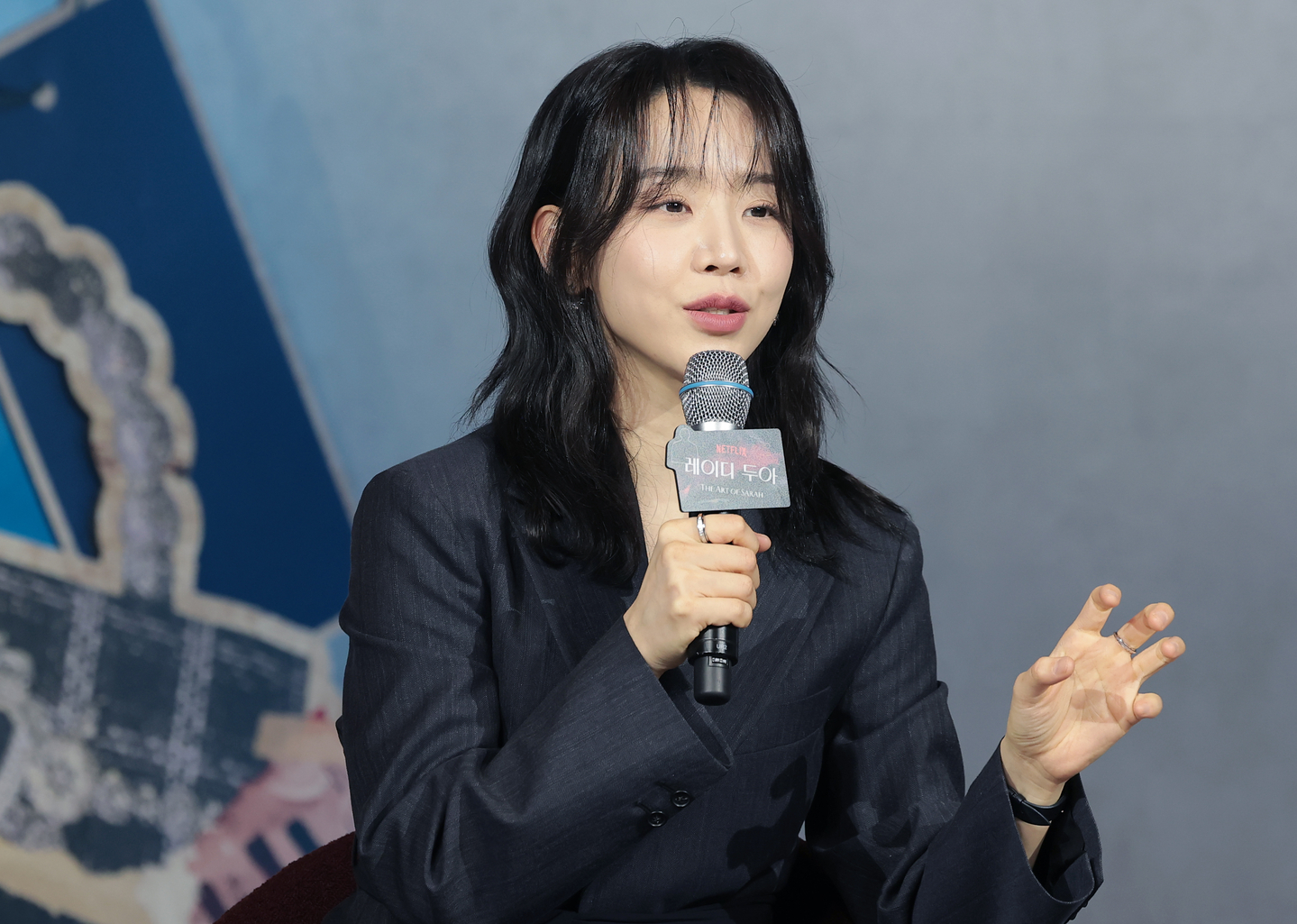 Actor Shin Hae-sun from Netflix's series ″The Art of Sarah″ speaks during the show's press conference held in Jung District, central Seoul, on Feb. 10. [NEWS1]