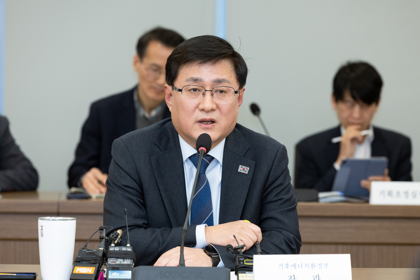 Minister of Climate, Energy and Environment Kim Sung-whan speaks during a press conference held at the Sejong government complex on Feb. 9. [JOINT PRESS CORPS]