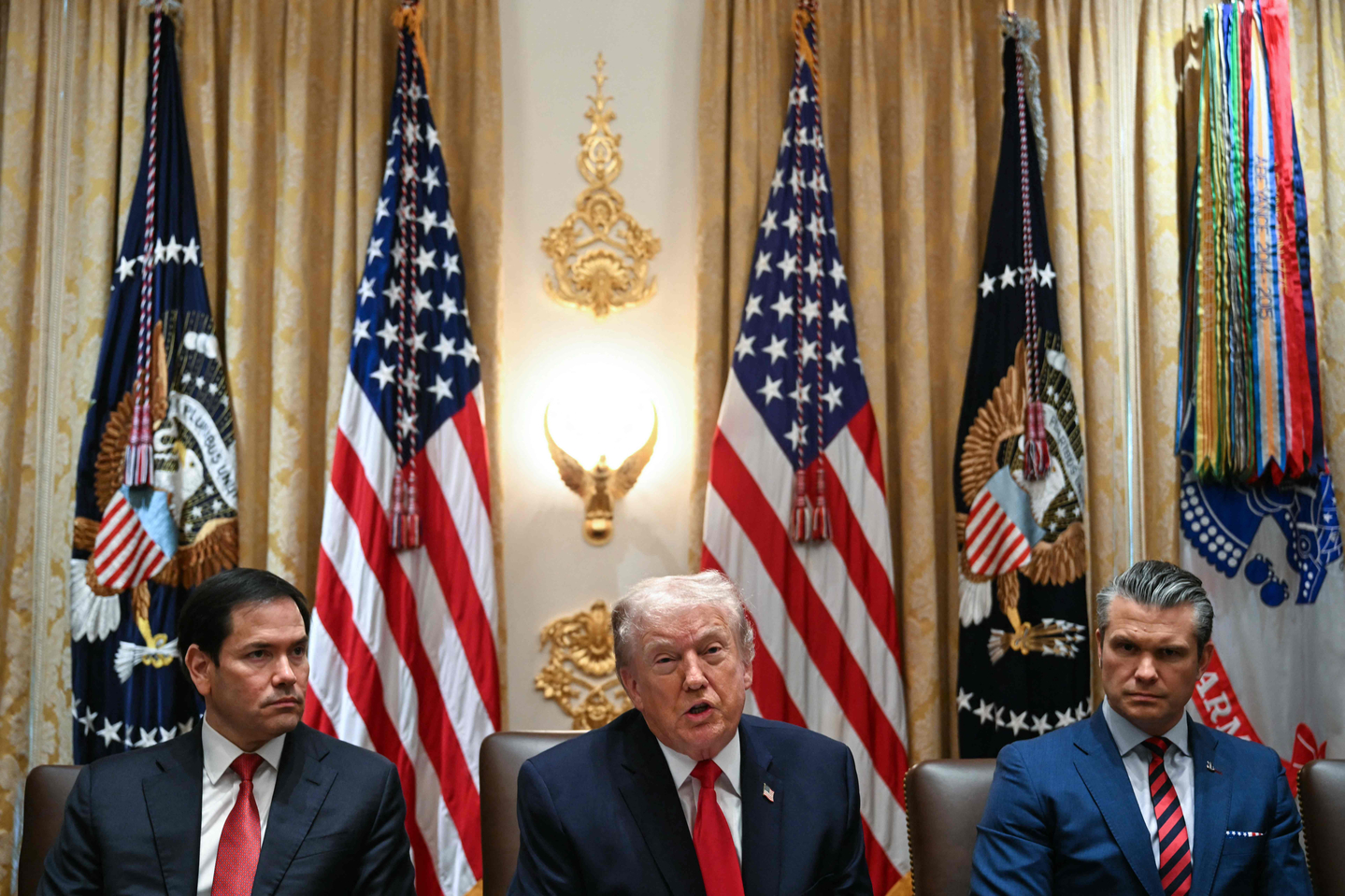 US President Donald Trump speaks alongside Secretary of State Marco Rubio, left, and Defense Secretary Pete Hegseth, right, during a cabinet meeting in the Cabinet Room of the White House in Washington on Jan. 29. [AFP/YONHAP]