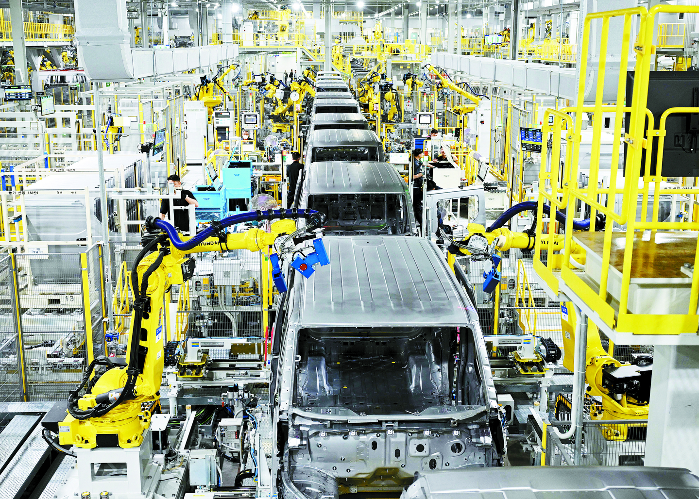 A body-welding production line at Kia's EVO Plant East in Hwaseong, Gyeonggi, is seen on Nov. 14, 2025. [YONHAP] 