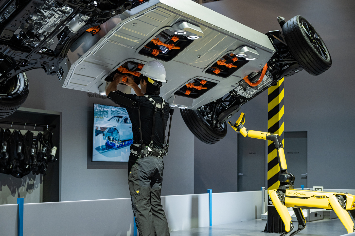 A worker is seen during a demonstration of overhead work using the X-ble Shoulder and the Spot AI Keeper at Hyundai Motor's booth at CES 2026 at the Las Vegas Convention Center in Las Vegas on Jan. 7. [HYUNDAI MOTOR COMPANY] 