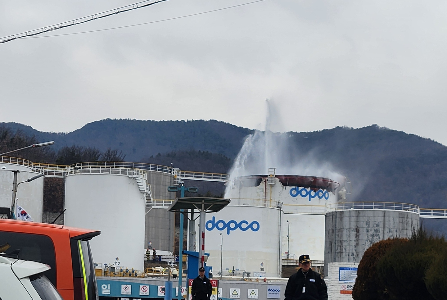 Fire authorities and police officials are seen at the scene of a fire that broke out at a Daehan Oil Pipeline Corporation facility in Gyeongsan, North Gyeongsang, on Feb. 10. [KIM JUNG-SEOK]