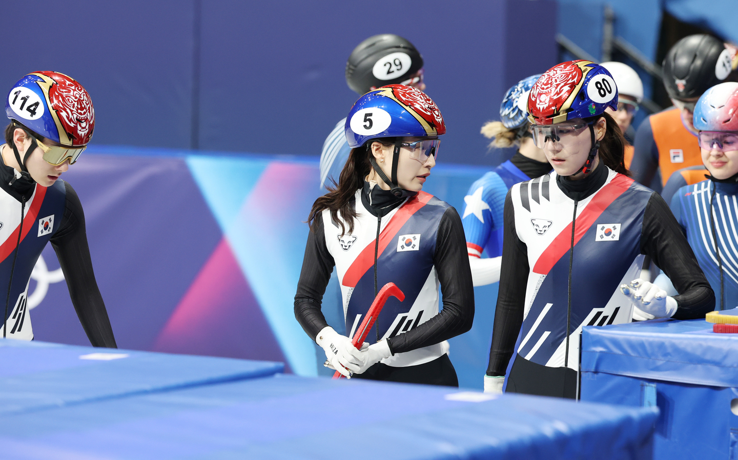 Members of the Korean mixed relay short track speed skating team react after competing in the B final at the Winter Olympics at Milano Ice Skating Arena in Milan on Feb. 10. [YONHAP]