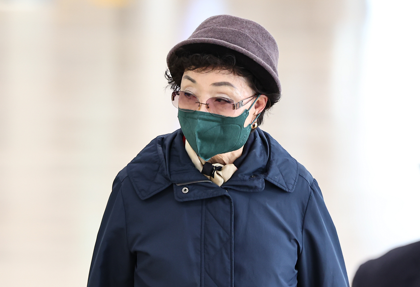 Choi Eun-soon, former first lady Kim Keon Hee's mother, is seen in front of the offices of the special counsel team investigating Kim in Jongno District, central Seoul, on Nov. 4, 2025. [NEWS1]