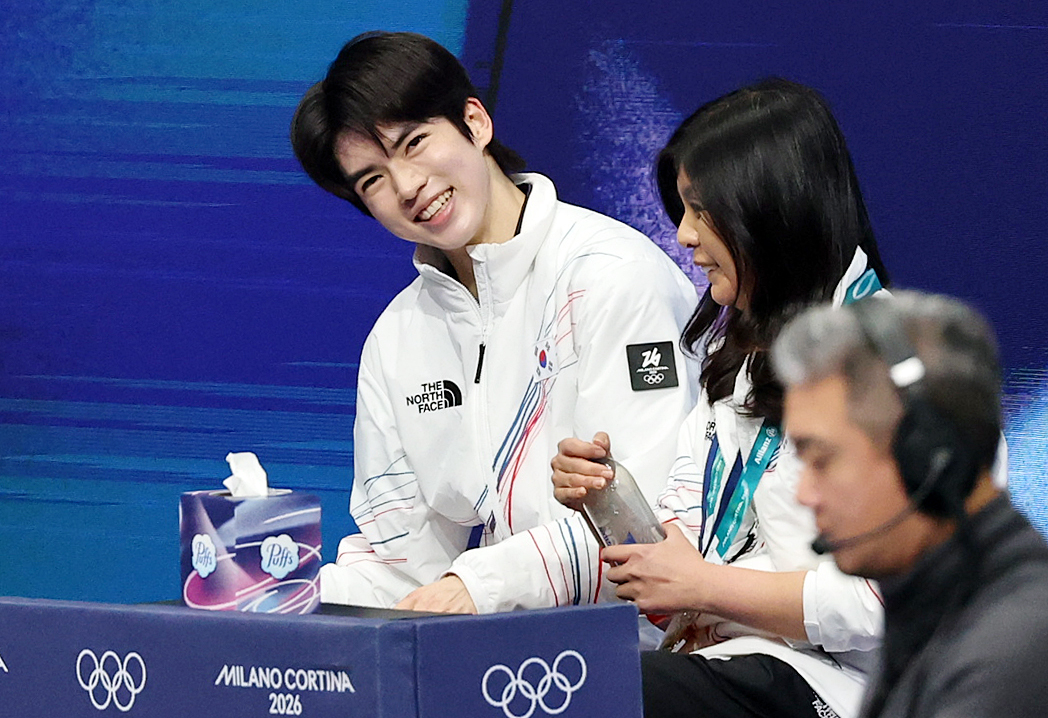 Cha Jun-hwan of Korea is seen after performing his short program in the men's singles figure skating competition at the Winter Olympics at Milano Ice Skating Arena in Milan on Feb. 10. [YONHAP]