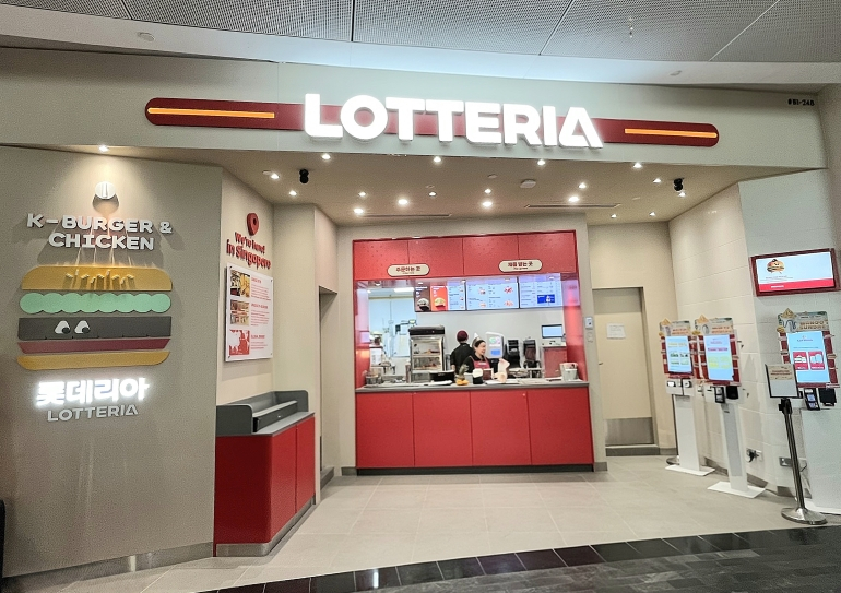 The first Lotteria outlet in Singapore, located at Jewel Changi Airport, is shown in this undated file photo. [YONHAP] 
