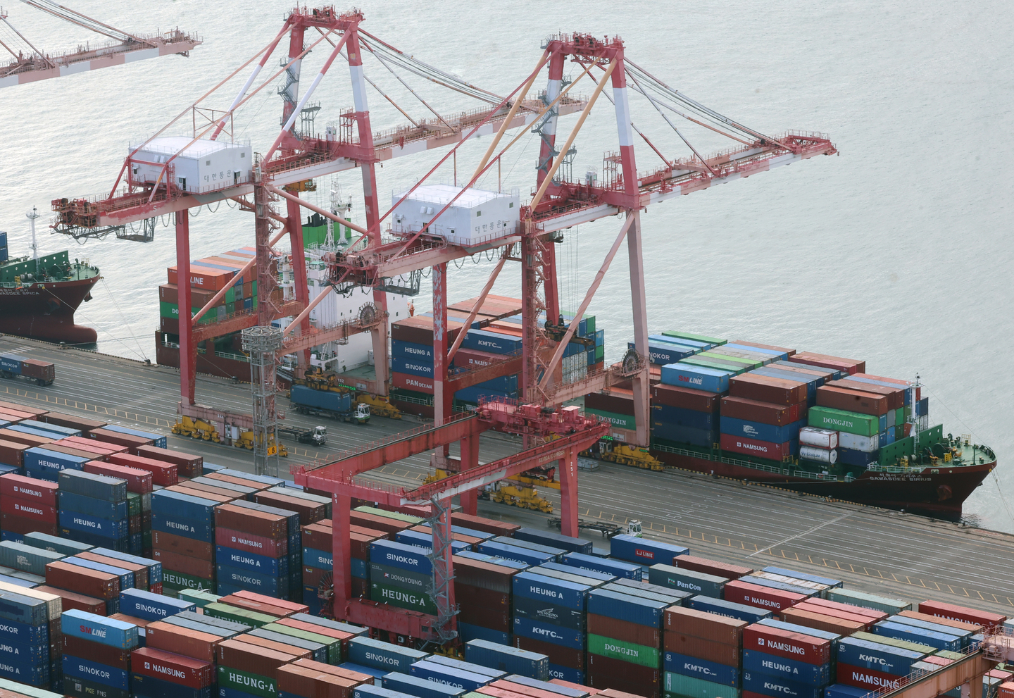 Containers for exports and imports are piled at a pier in the southeastern port city of Busan on Jan. 1, 2024.  [YONHAP]