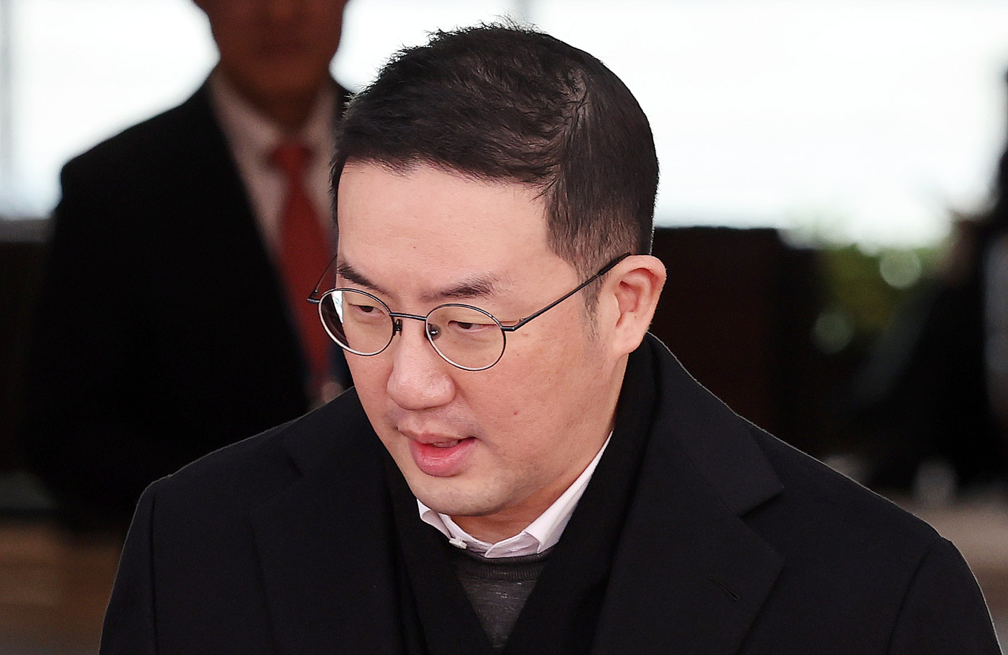 LG Group Chairman Koo Kwang-mo is seen at the Seoul Gimpo Business Aviation Center in Gangseo District, western Seoul on Jan. 6. [NEWS1]
