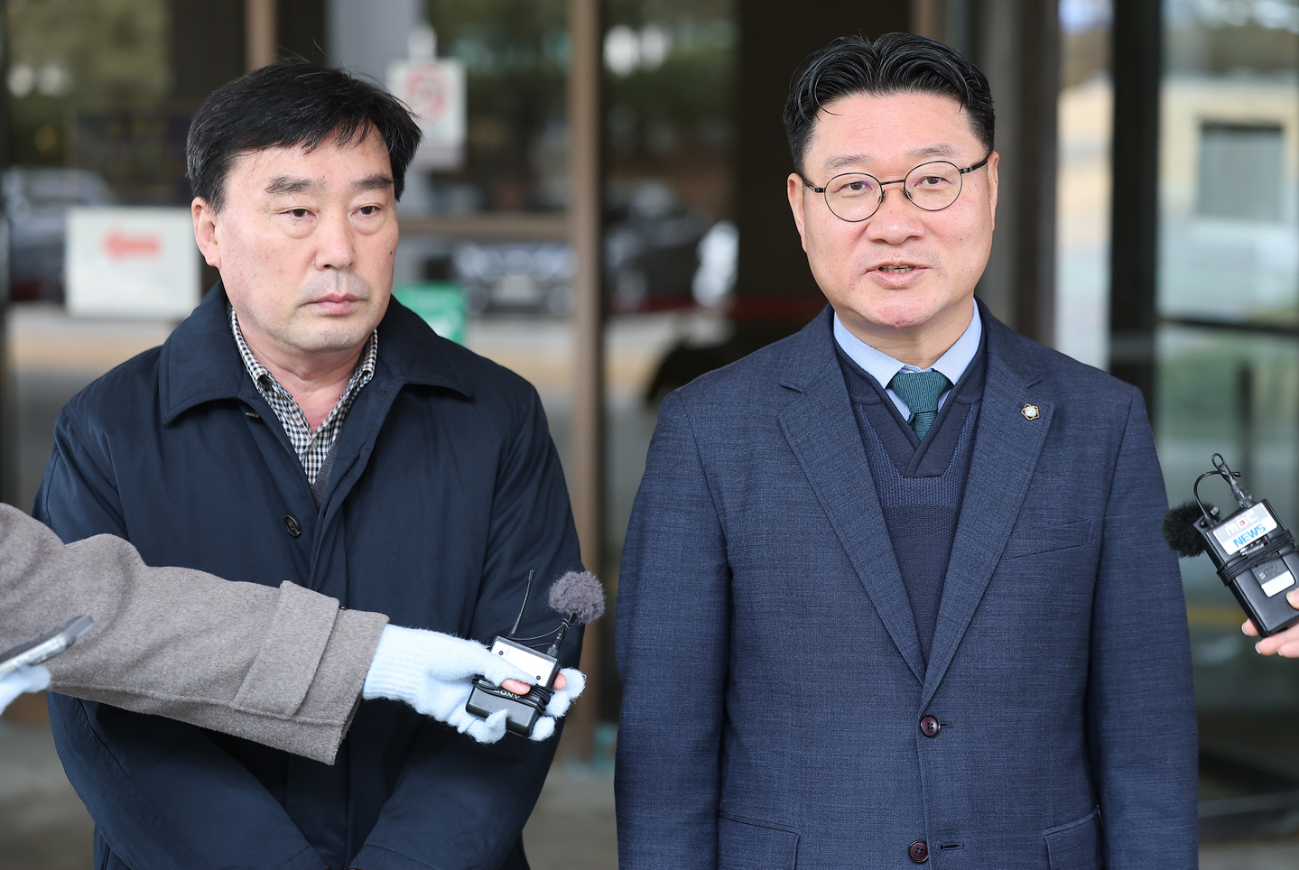 Lawyers Park Kang-bae, left, and Kim Jeong-ho, representing the May 18 Foundation, speak to reporters in front of the Supreme Court in Seocho District, southern Seoul on Feb. 12. [YONHAP]