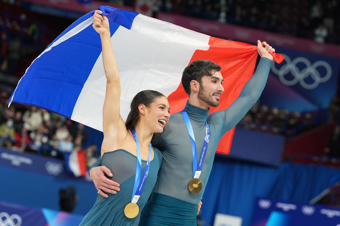 Gold medalists Laurence Fournier Beaudry and Guillaume Cizeron of France skate celebrate at the 2026 Winter Olympics in Milan on Feb. 11.  [AP/YONHAP]