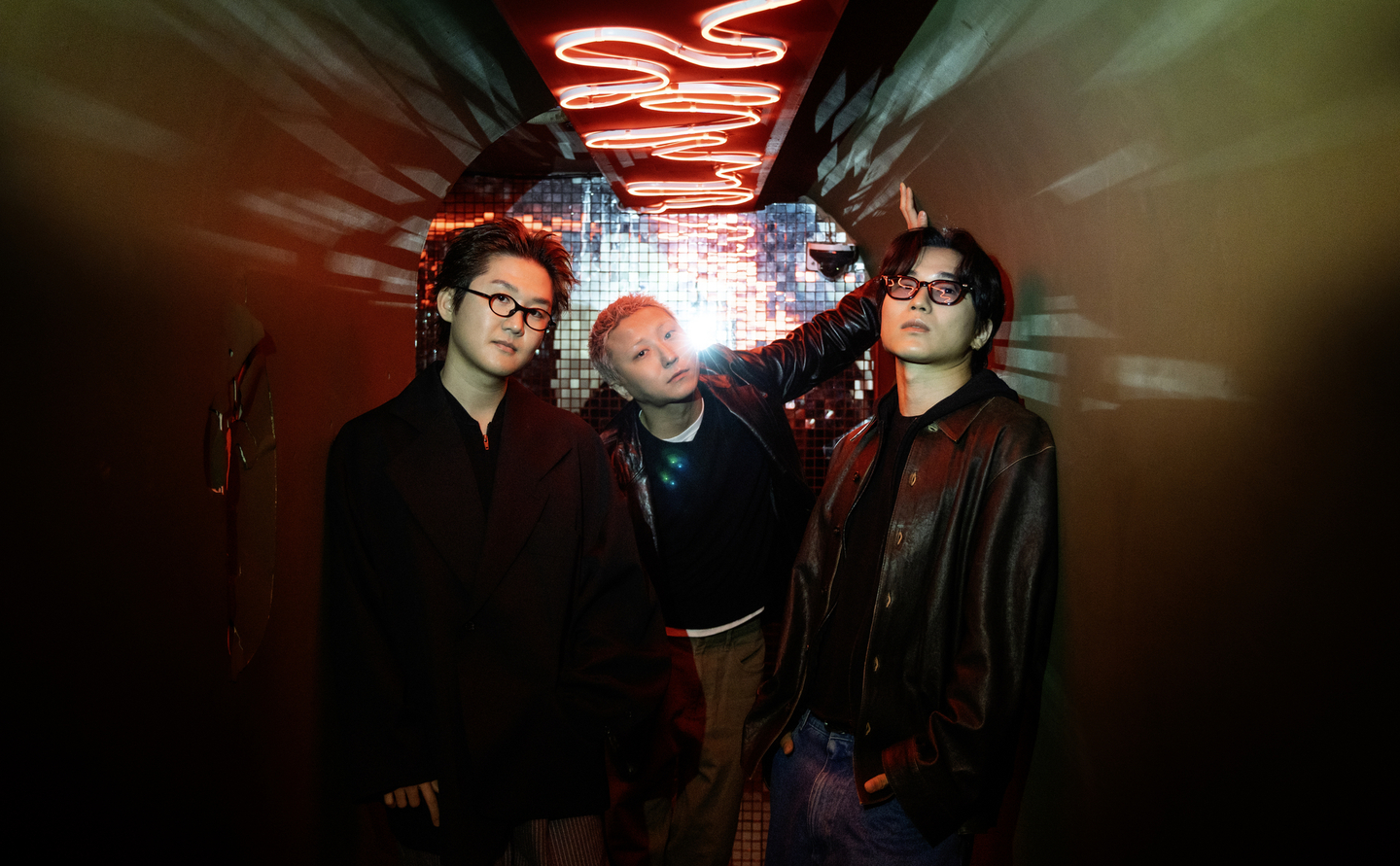 Band wave to earth is pictured with Cha Soon-jong, left, Shin Dong-gyu, center, and Kim Daniel. [KWEN HYEK-JAE]