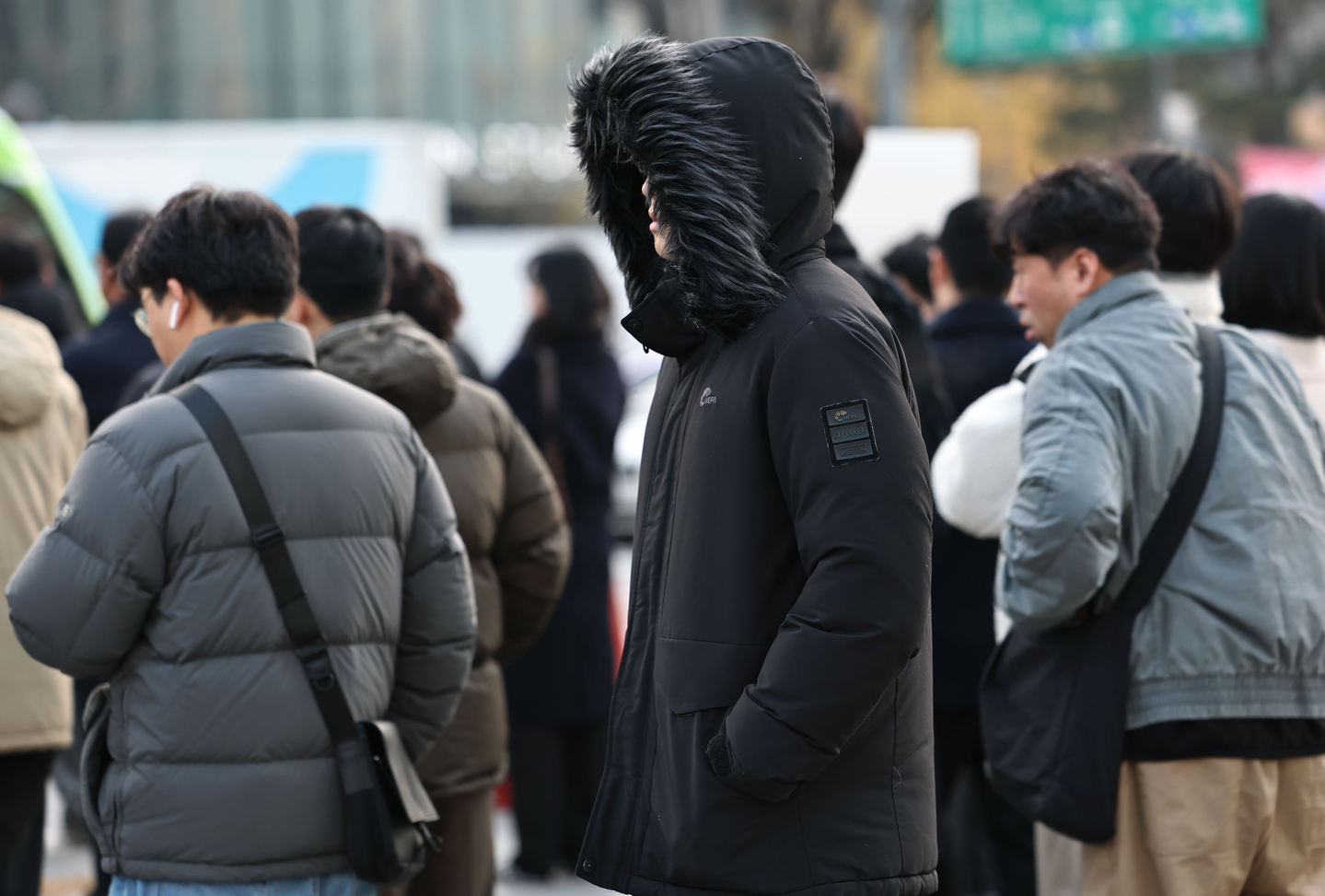 Commuters walk through the Gwanghwamun intersection in central Seoul on Nov. 26, 2025. [YONHAP] 