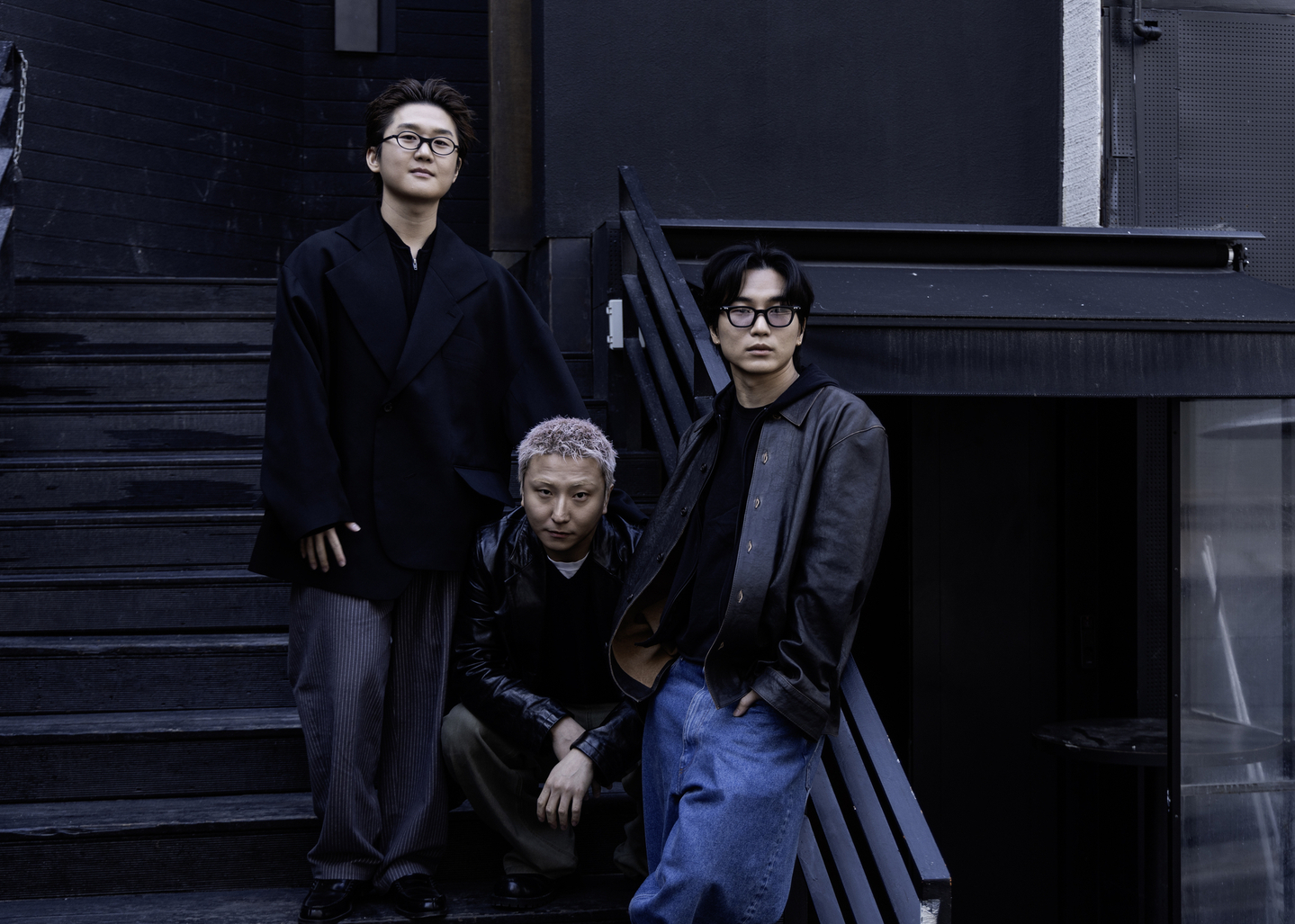 Band wave to earth is pictured with Cha Soon-jong, left, Shin Dong-gyu, center, and Kim Daniel. [KWEN HYEK-JAE]