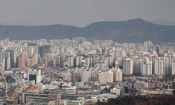 A view of apartment buildings in Seoul is seen in this file photo from 2021. [YONHAP] 