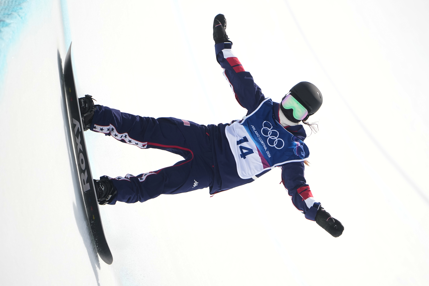 United States' Chloe Kim competes during the women's snowboarding halfpipe qualifications at the 2026 Winter Olympics, in Livigno, Italy, on Feb. 11.  [AP/YONHAP]