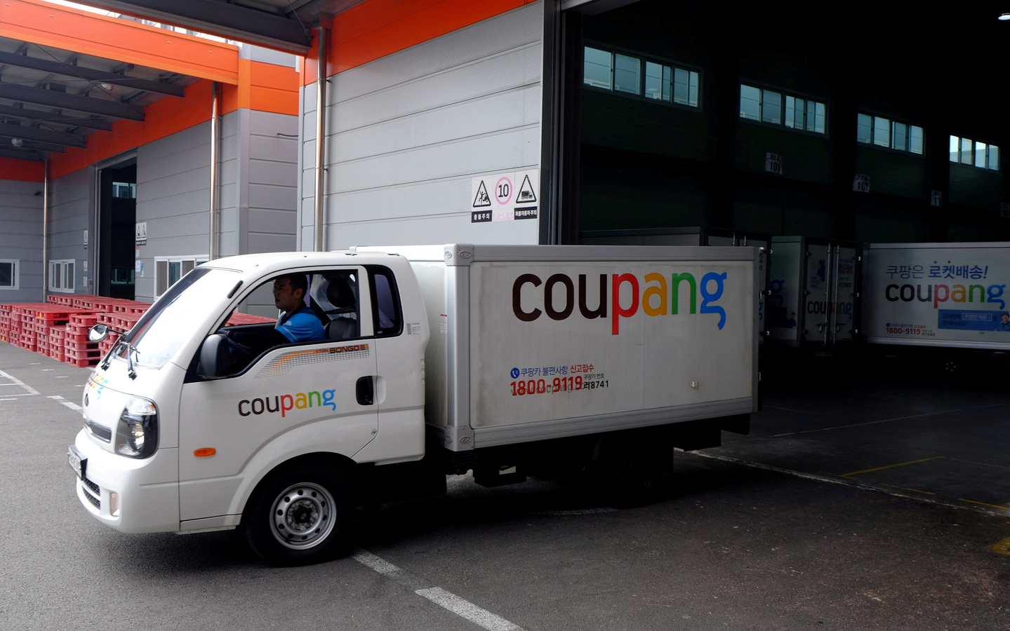 Delivery trucks for e-commerce retailer Coupang leave a distribution center in Seoul on June 21, 2018. [REUTERS/YONHAP]
