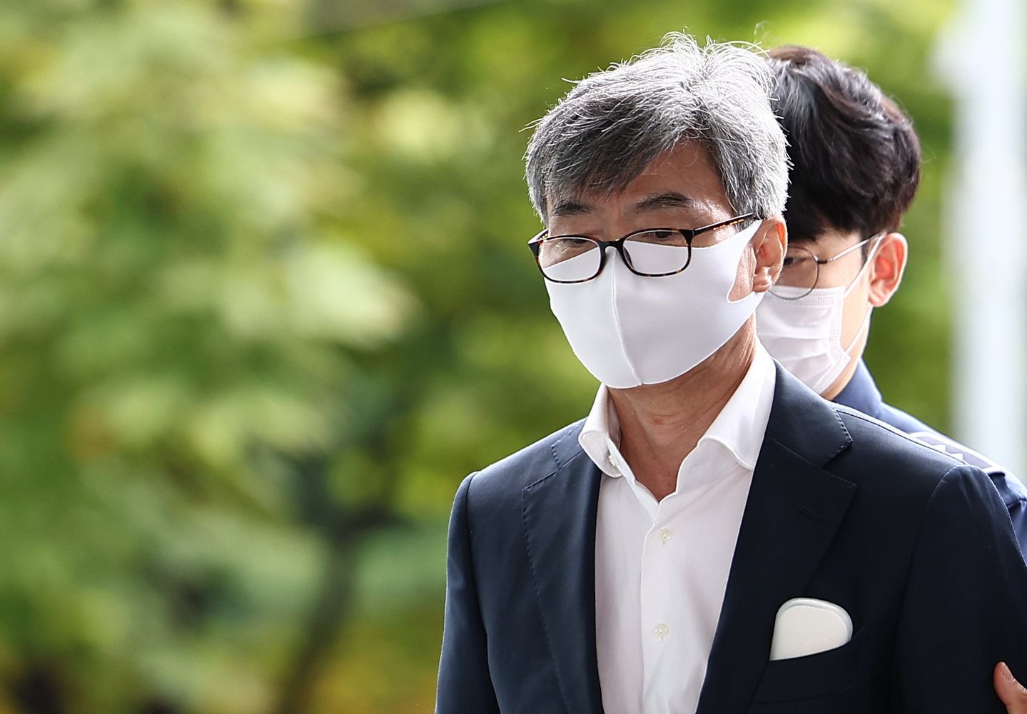 Lee Jong-ho, a former head of investment firm Blackpearl Invest, arrives at a special counsel team's office in southern Seoul to undergo questioning in this file photo taken Oct. 12, 2025. [YONHAP] 