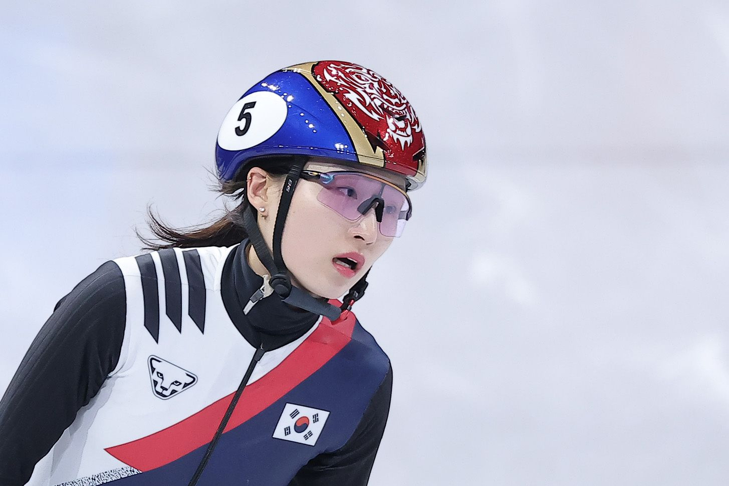 Short track speed skater Choi Min-jeong after failing to advance to the final in the women’s 500-meter semifinal at the 2026 Milan-Cortina Winter Olympics at the Milano Ice Skating Arena in Milan, on Feb. 12. [NEWS1]