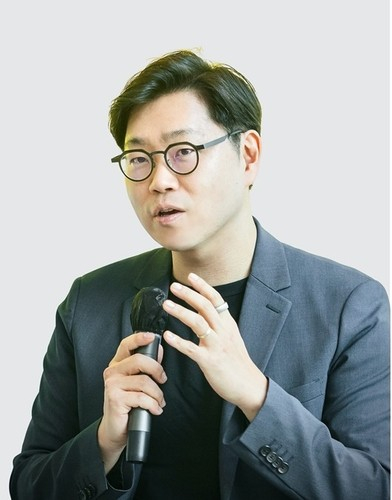 Kim Ju-ho, a professor at the School of Computing at KAIST, is seen in this photo provided by the Foreign Ministry on Feb. 13.  [YONHAP] 