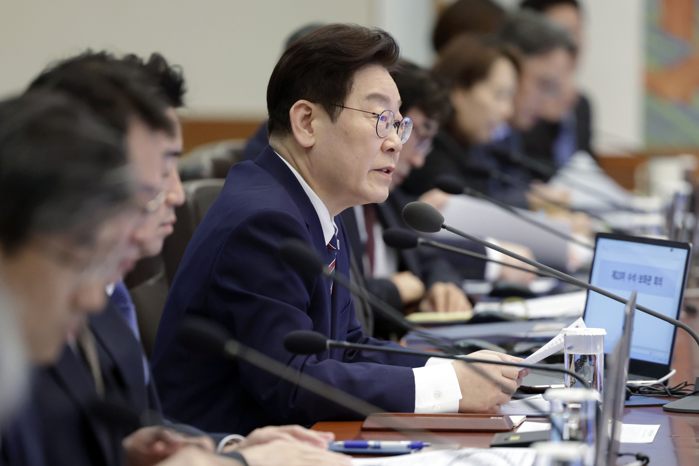President Lee Jae Myung speaks during a meeting with senior aides at the Blue House in Seoul on Feb. 12. [YONHAP] 
