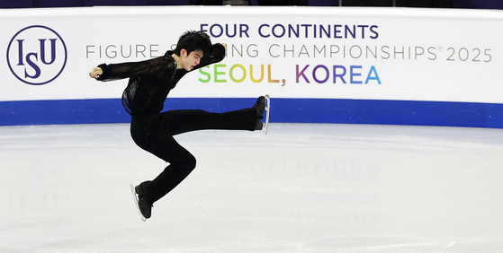 Cha Jun-hwan performs his short program at Mokdong Ice Rink in western Seoul during the Four Continents figure skating championships in February 2025. [NEWS1]
