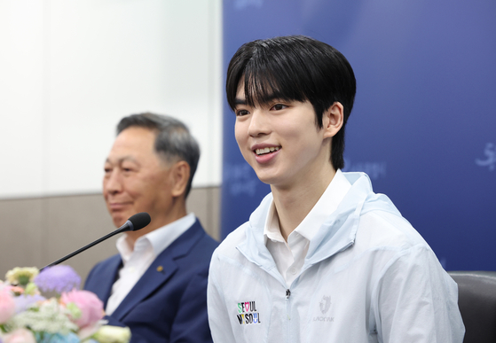 Cha Jun-hwan speaks during a ceremony to mark his joining the Seoul figure skating team at Seoul City Hall in central Seoul on May 14, 2025. [JOINT PRESS CORPS]