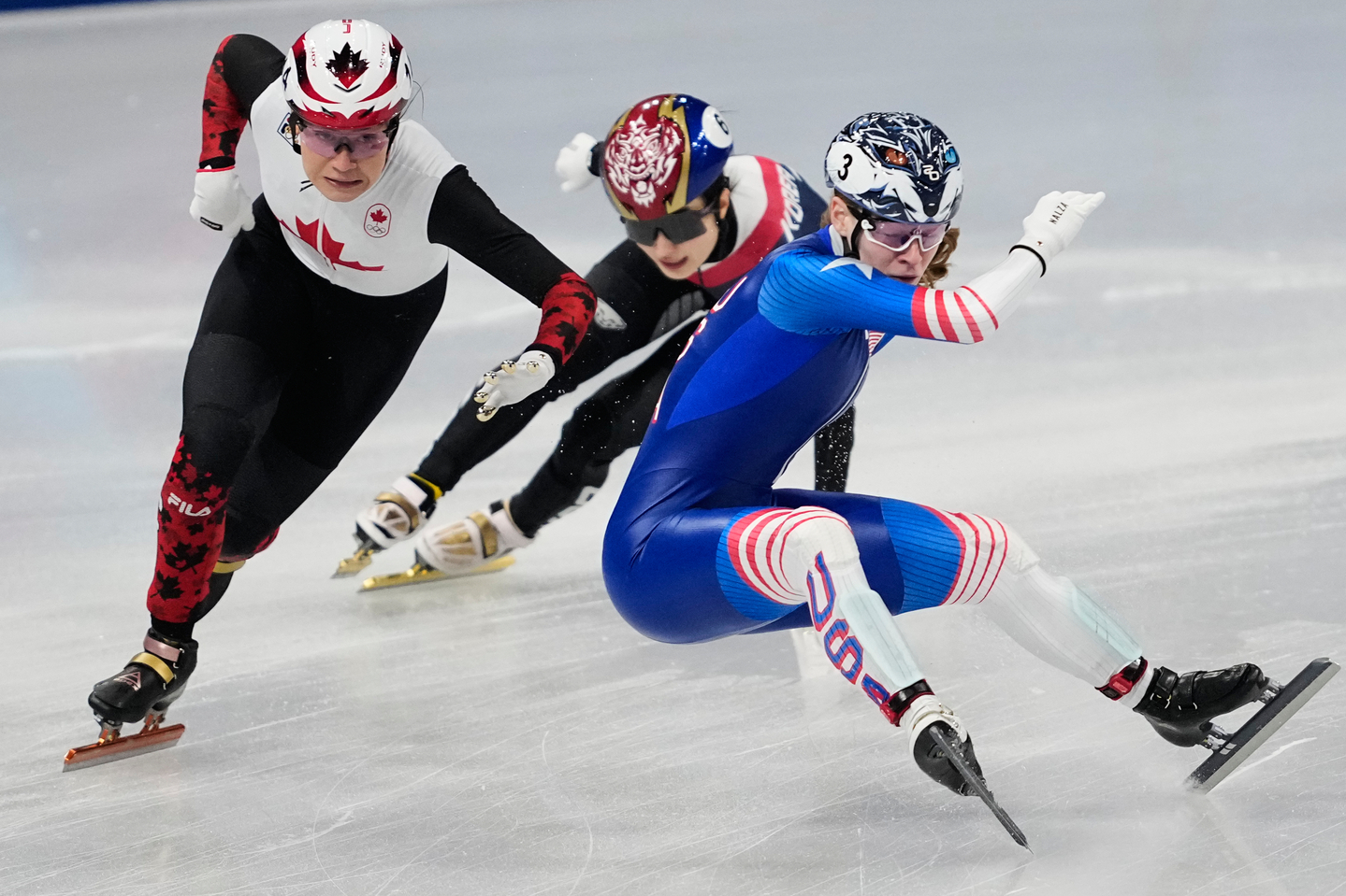 Corinne Stoddard, right, of the United States crashes as Courtney Sarault of Canada avoids her while competing in the team mixed relay short track speed skating at the 2026 Winter Olympics at the Milano Ice Skating Arena in Milan on Feb. 10. [AP/YONHAP]