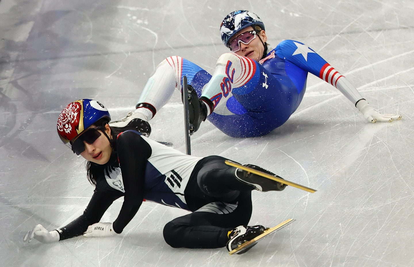Kim Gil-li of Korea, bottom, is tripped by Corinne Stoddard of the United States during the semifinals of the mixed team relay in short track speed skating at the Winter Olympics at Milano Ice Skating Arena in Milan on Feb. 10. [KIM JONG-HO]