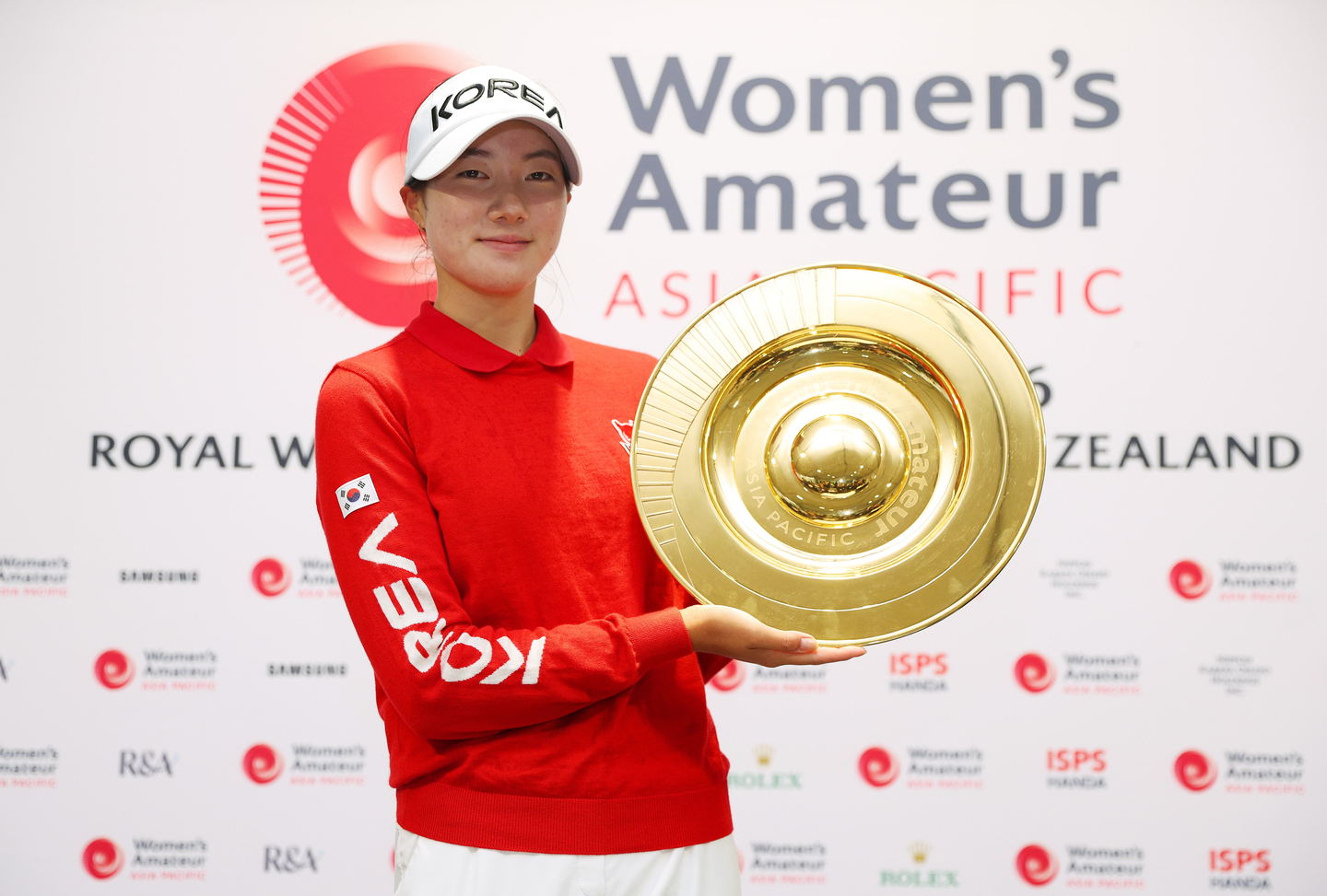 Korea's Yang Yun-seo poses for a photo with the Women's Amateur Asia-Pacific championship trophy [THE R&A]