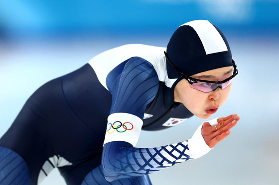 Kim Min-sun in the speed skating women's 500 meter during the Milan-Cortina 2026 Winter Olympic Games at Milano Speed Skating Stadium in Milan on Feb. 15. [REUTERS/YONHAP]