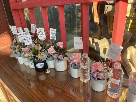 Offerings of flowers and water at Bongeunsa Temple, Gangnam District, southern Seoul [ALICIA CARR]