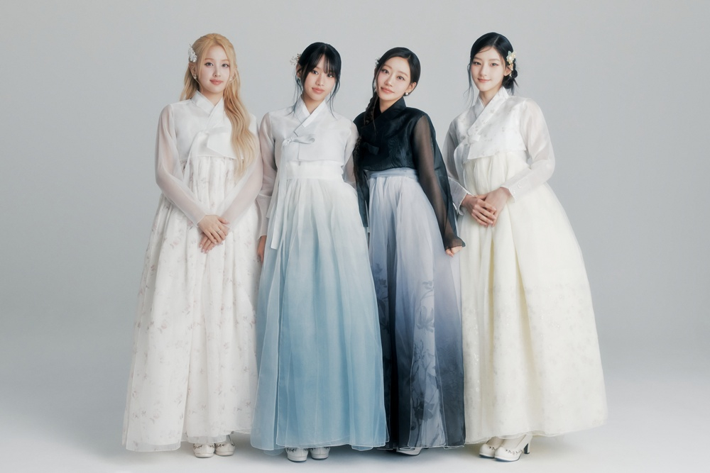 “We sincerely thank you for the tremendous love and support you gave us over the past year," girl group Kiss of Life said through a press release on Tuesday. "In the new year, we’ll work hard to show you even better music and performances. During the Lunar New Year holiday, we hope you take a break from your busy routines and create happy memories with your loved ones over delicious food.”                                                                            Kiss of Life is set to begin its Asia fan meet tour, ″Deja Vu,″ with a Seoul show on March 28. The tour is confirmed to take place in Korea, Japan, Taiwan and Thailand. Kiss of Life has also confirmed an April return. [S2 ENTERTAINMENT]
