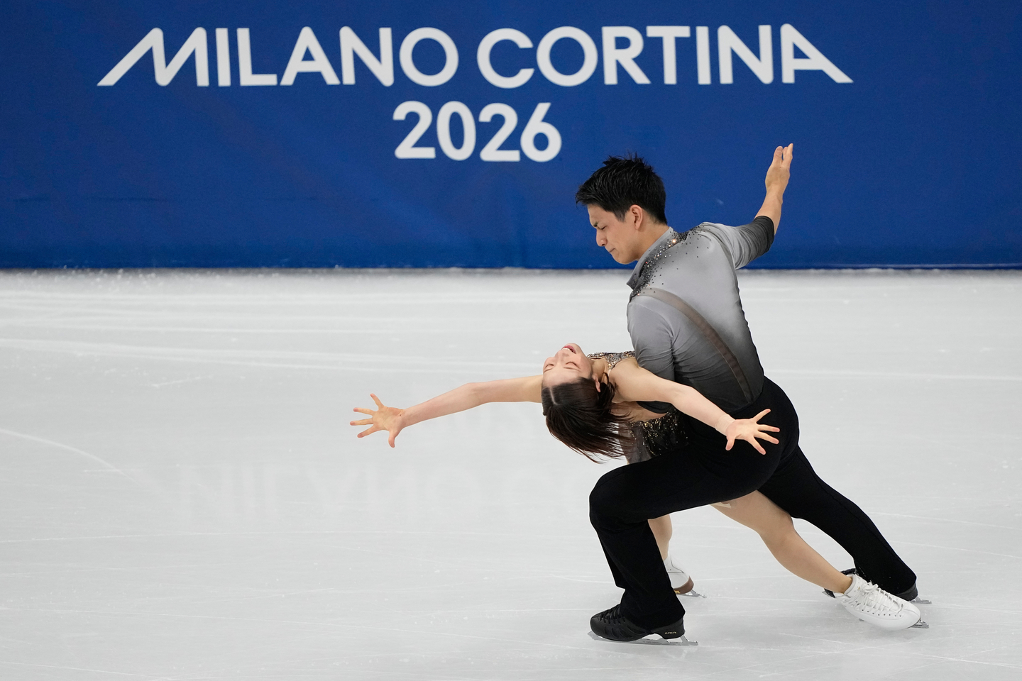 Riku Miura and Ryuichi Kihara of Japan compete during the pairs figure skating long program at the 2026 Winter Olympics in Milan, Italy, on Feb. 16.  [AP/YONHAP]