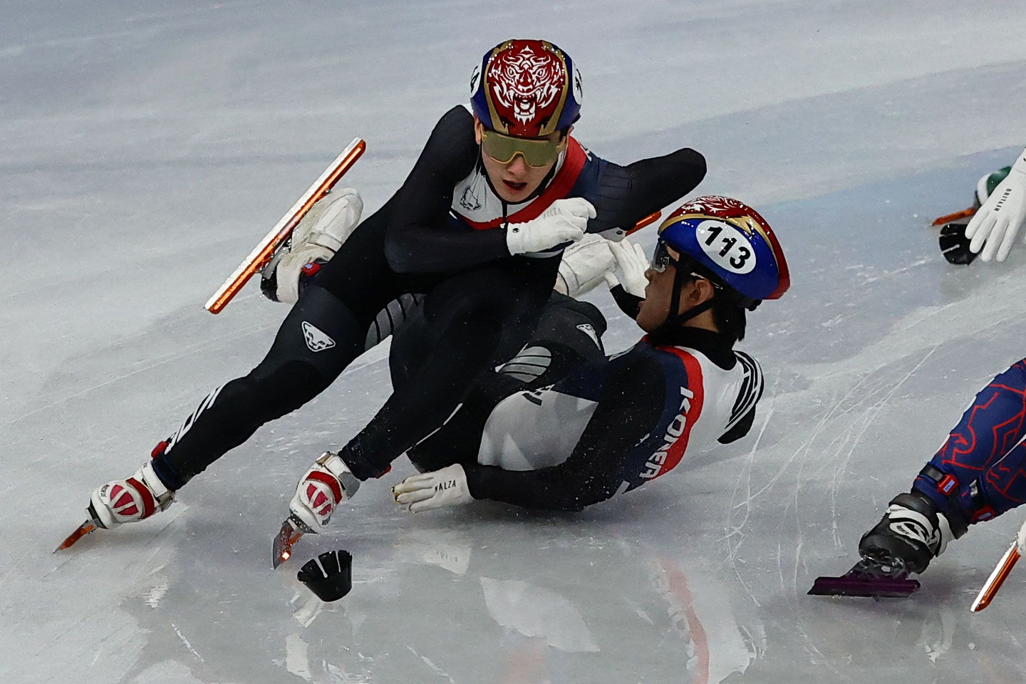 Rim Jong-un, center, slips and falls during the men’s 1,500 meters semifinal in short track speed skating at the 2026 Milan-Cortina Winter Olympics, held at the Milano Ice Skating Arena in Italy on Feb. 14. [JOONGANG ILBO] 