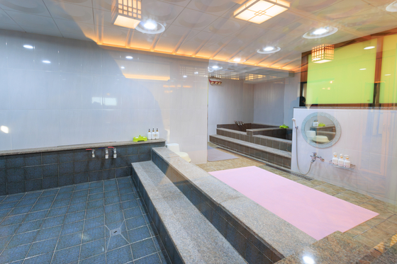 Family hot tubs inside Wontang Goryeo Hotel's hotel [GNC 21]