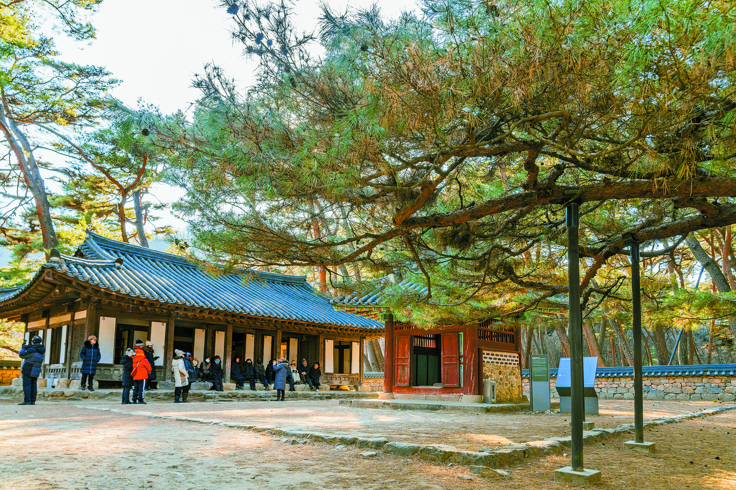 A traditional Korean building inside Cheongnyeongpo in Yeongwol, Gangwon [JOONGANG ILBO]