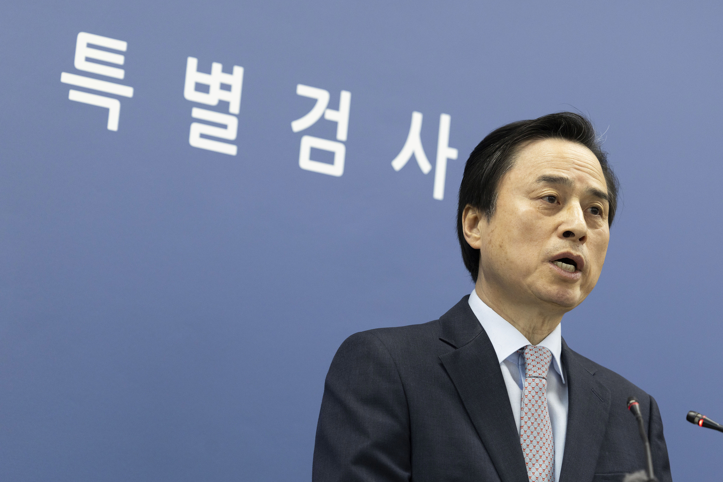 Special counsel Cho Eun-suk announces the results of his team's investigation into former President Yoon Suk Yeol's short-lived imposition of martial law at a press conference at the Seoul High Prosecutors' Office in Seocho District, southern Seoul, on Dec. 15, 2025. [NEWS1]