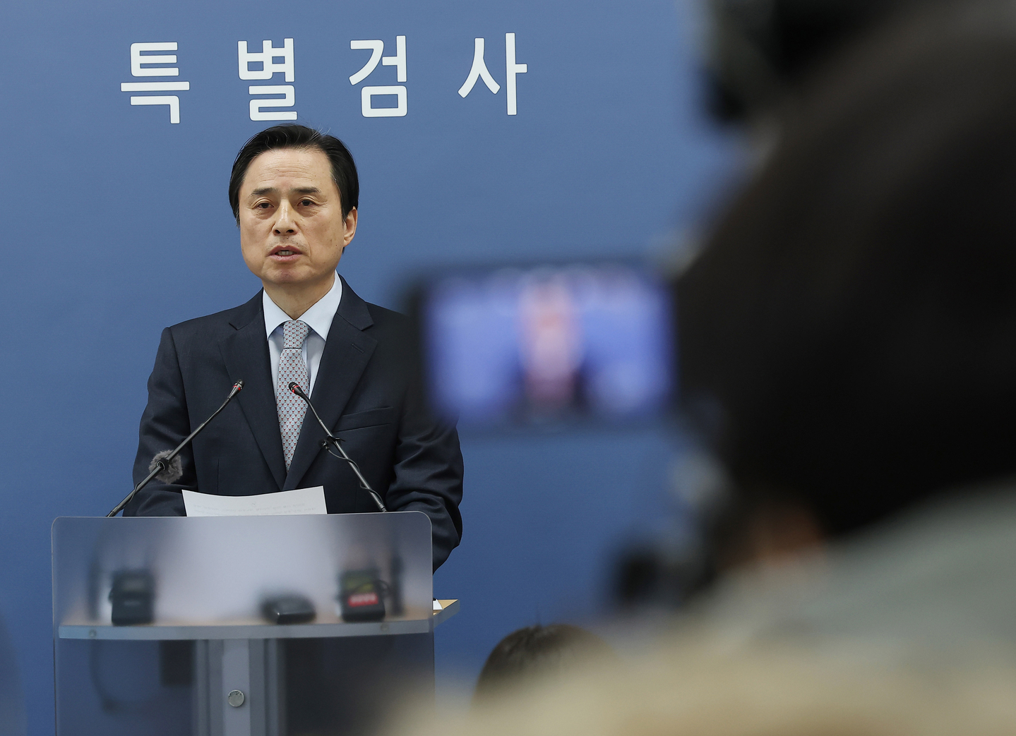 Special counsel Cho Eun-suk announces the findings of his probe into former President Yoon Suk Yeol's martial law decree at the Seoul High Prosecutors' Office in Seocho District, southern Seoul, on Dec. 15, 2025. [NEWS1] 