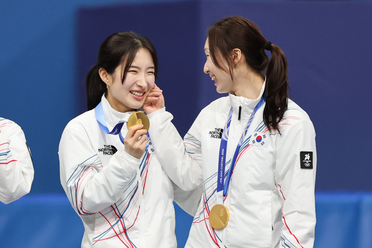 Korean short track skaters Kim Gil-li, left, and Choi Min-jeong are seen during the medal ceremony after the team won the 3,000-meter relay final at the 2026 Milan-Cortina Winter Olympics at the Milan Ice Skating Arena in Milan, Italy on Feb. 18. [KIM JONG-HO]