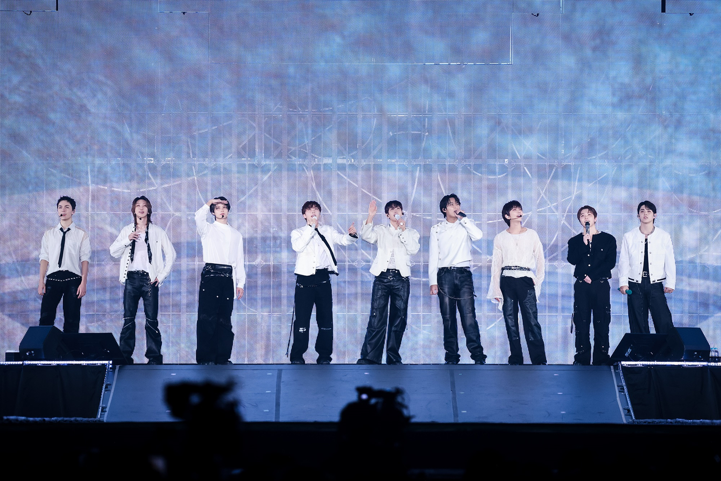 Seventeen performs in Japan as part of its world tour ″NEW_″ on Dec. 20 and 21. [PLEDIS ENTERTAINMENT]