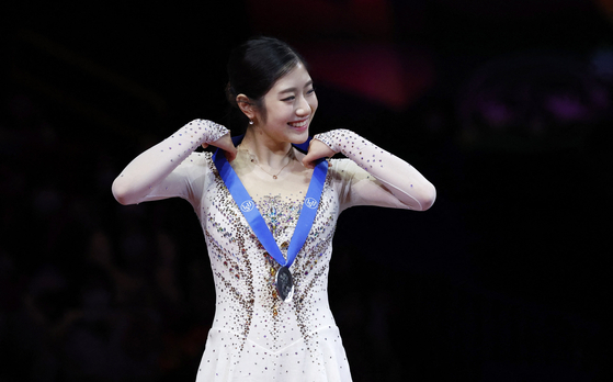 Lee Hae-in celebrates on the podium after finishing second in the women free skating at the 2023 World Figure Skating Championships held in Saitama, Japan. [REUTERS/YONHAP]