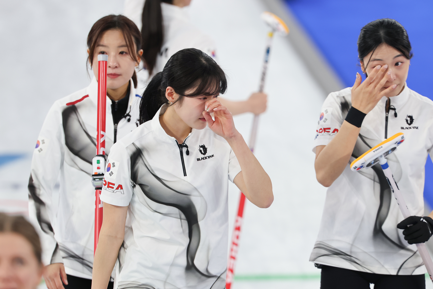 Seol Ye-eun and Kim Min-ji fight back tears after a 10-7 loss to Canada in the women’s curling round-robin match at the Milan-Cortina Winter Olympics at the Cortina Curling Olympic Stadium in Italy on Feb. 19. The defeat ended Korea’s hopes of advancing to the semifinals. [YONHAP]